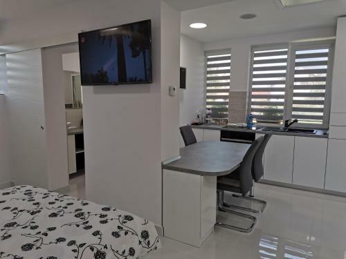 Casuta Cu Tei-lime House