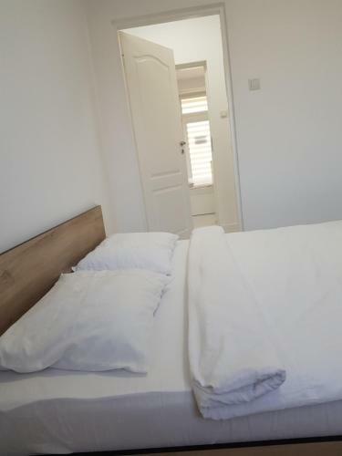 Casuta Cu Tei-lime House