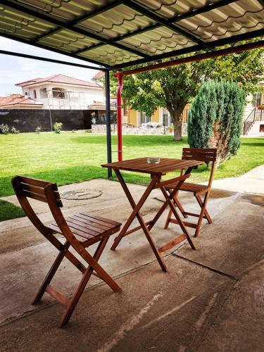 Casuta Cu Tei-lime House