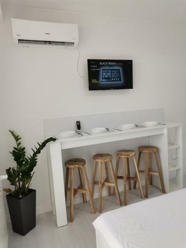 Casuta Cu Tei-lime House