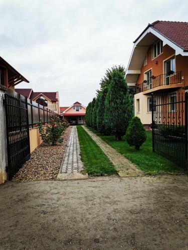 Casuta Cu Tei-lime House