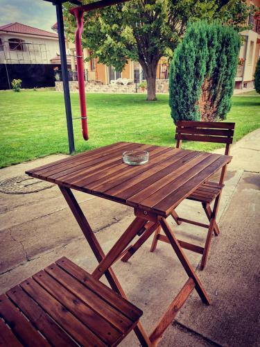 Casuta Cu Tei-lime House