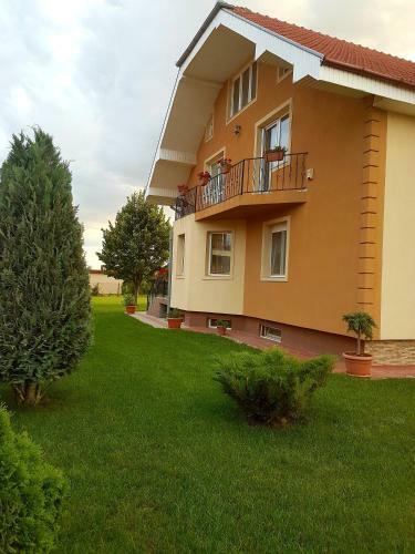 Casuta Cu Tei-lime House