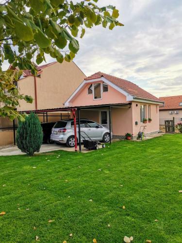 Casuta Cu Tei-lime House
