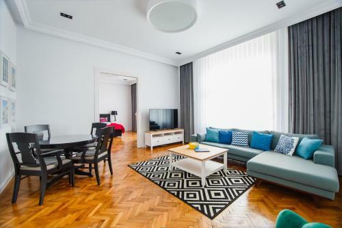 Spacious Riverviews Apartment Near Piata Unirii