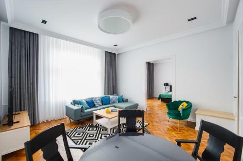 Spacious Riverviews Apartment Near Piata Unirii