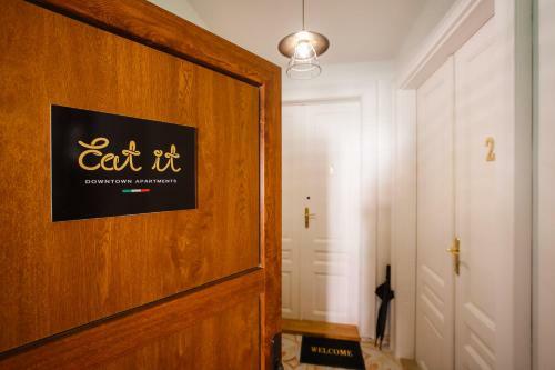 Eat It Cozy Downtown Apartments