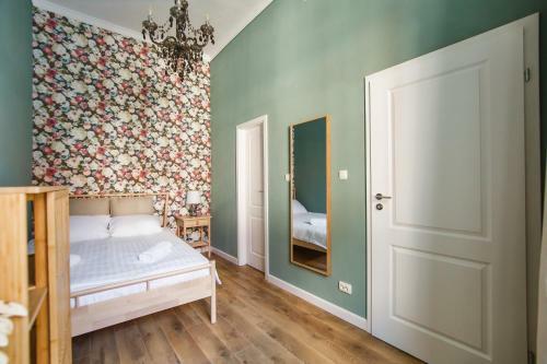 Super Central Spacious Apartment