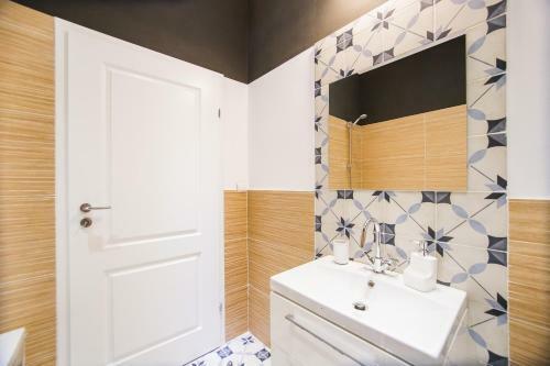 Super Central Spacious Apartment