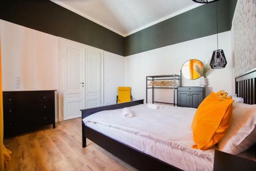 Super Central Spacious Apartment