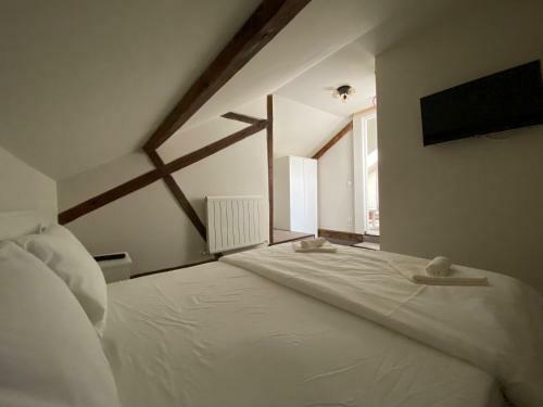 Hostal Theater Guesthouse With Parking