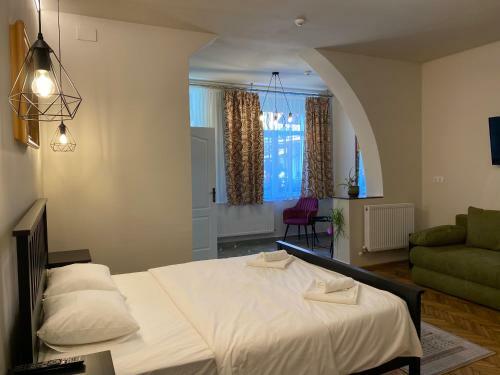 Hostal Theater Guesthouse With Parking