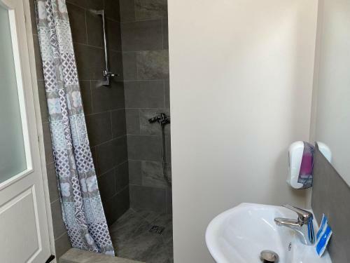 Hostal Theater Guesthouse With Parking