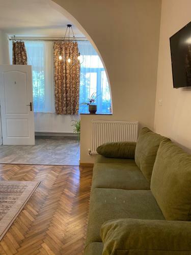 Hostal Theater Guesthouse With Parking