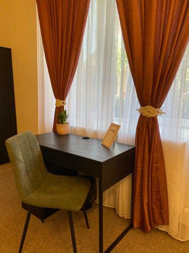 Hostal Theater Guesthouse With Parking