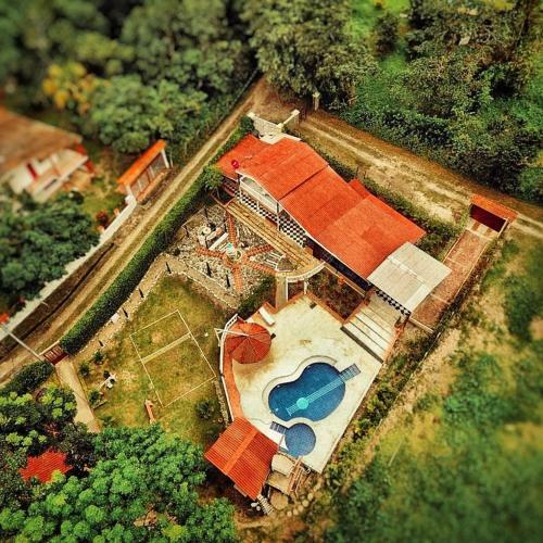 Quinta Emmanuel / Caba�as / Rio Dulce / Villeta