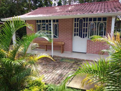 Quinta Emmanuel / Caba�as / Rio Dulce / Villeta