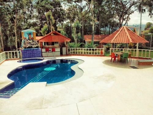 Quinta Emmanuel / Caba�as / Rio Dulce / Villeta
