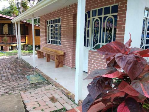 Quinta Emmanuel / Caba�as / Rio Dulce / Villeta