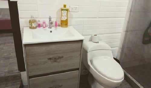 Quinta Emmanuel / Caba�as / Rio Dulce / Villeta