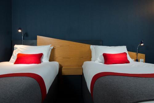 Hotel Holiday Inn Express Swansea East