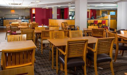 Hotel Holiday Inn Express Swansea East