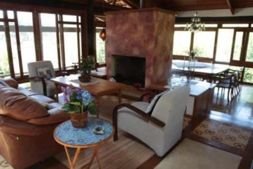 Casa Em Guararema - Tranquilidade E Divers�o Com Piscina E Churrasqueira