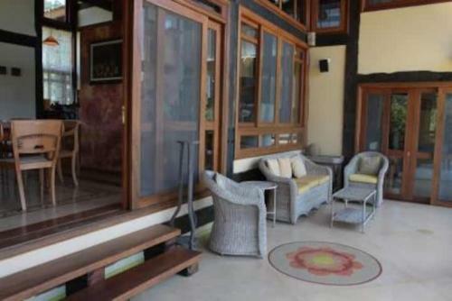 Casa Em Guararema - Tranquilidade E Divers�o Com Piscina E Churrasqueira
