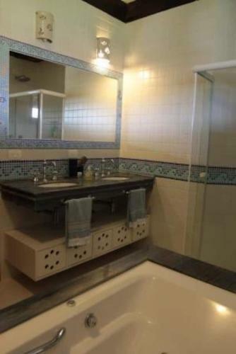 Casa Em Guararema - Tranquilidade E Divers�o Com Piscina E Churrasqueira