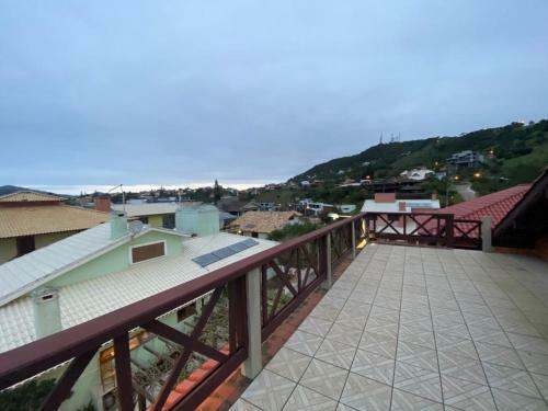 Casa 250 Mts Do Mar, 3 Quartos Com Piscina
