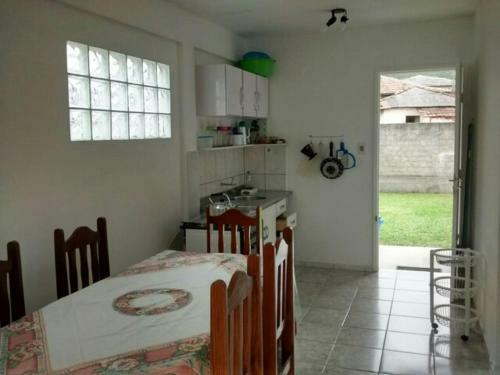 Casa A 80 Metros Da Praia Central De Garopaba
