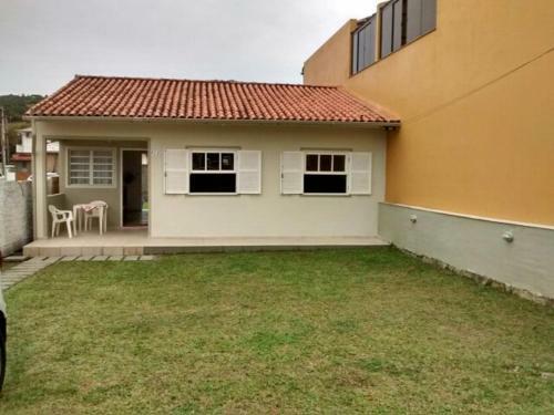 Casa A 80 Metros Da Praia Central De Garopaba