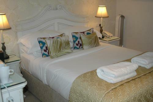 Le Bouchon Brasserie & Hotel