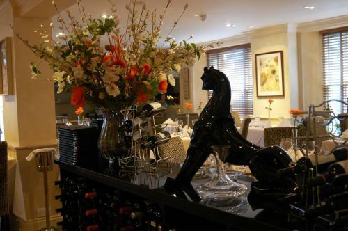Le Bouchon Brasserie & Hotel