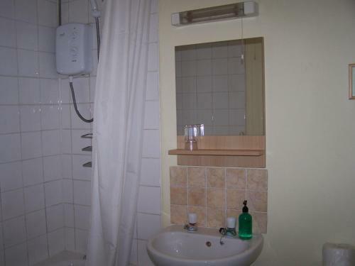 Hostal Bridge House Hotel