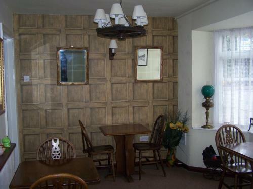 Hostal Bridge House Hotel