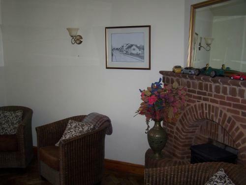 Hostal Bridge House Hotel