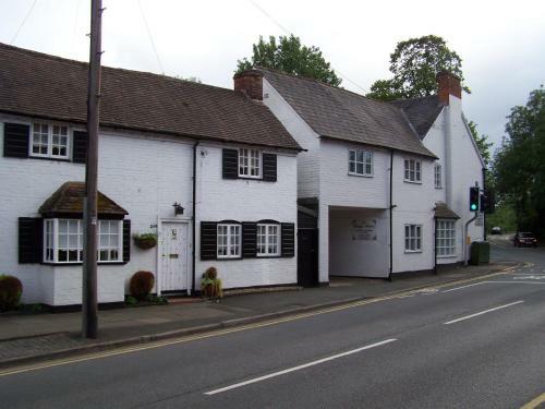 Hostal Bridge House Hotel