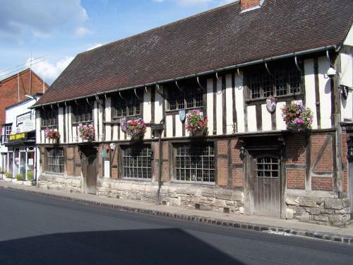 Hostal Bridge House Hotel