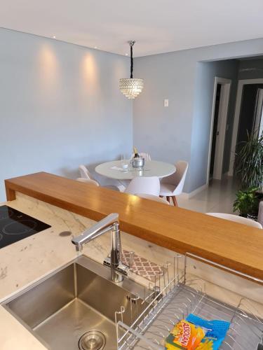 Lindo Apartamento A 4min Da Praia.