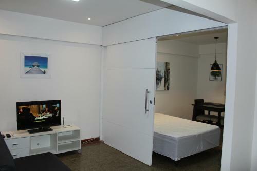 Apartamento 06 Flat Beira Mar Com Energia, Vaga, 3 Camas, Wi-fi E Ar