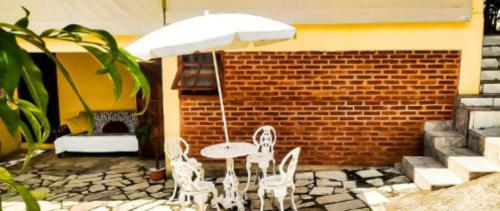 Hostel Yellow House Mg