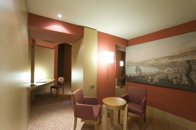 UNA Hotel Napoli