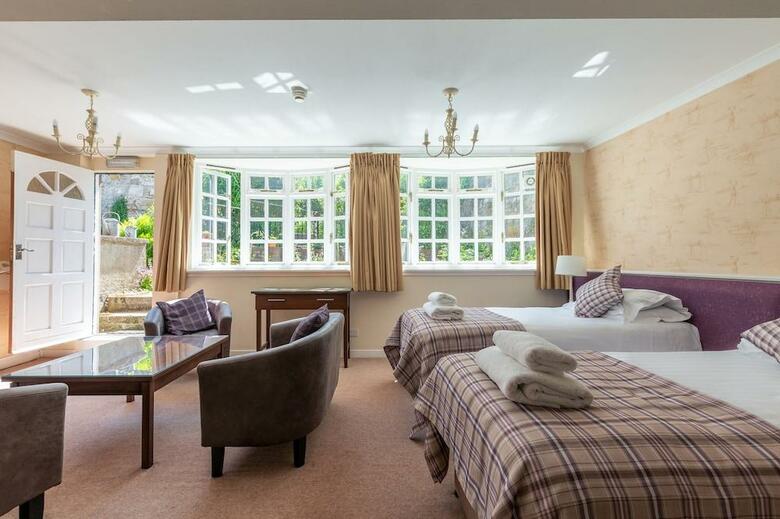 Albany Hotel