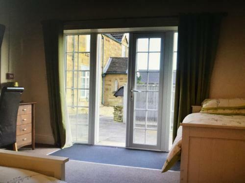 Hostal Whitton Lodge 9 Room Guest House