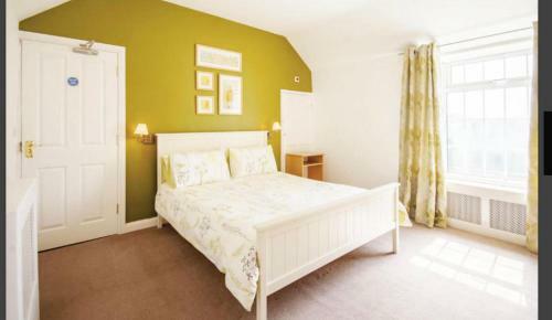 Hostal Whitton Lodge 9 Room Guest House