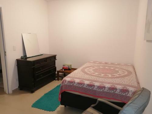 Apartamento, Ampla Sacada Com Vista Para O Mar!