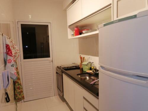 Apartamento, Ampla Sacada Com Vista Para O Mar!