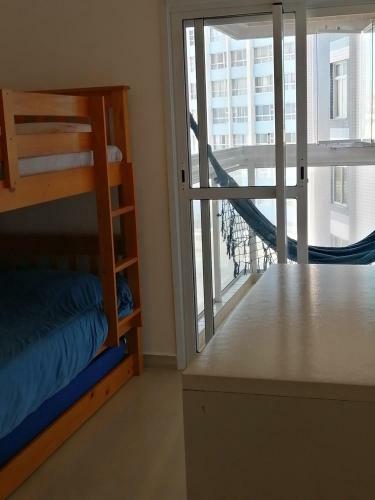 Apartamento, Ampla Sacada Com Vista Para O Mar!