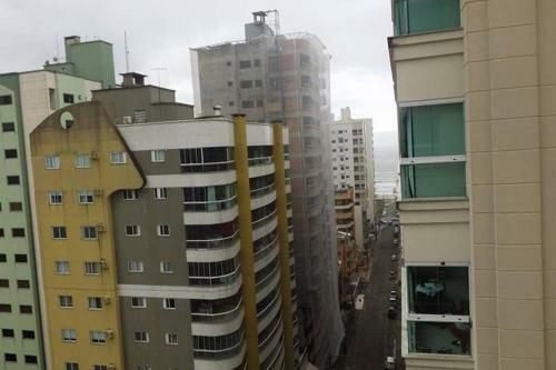 Apartamento 3 Su�tes Pr�ximo A Praia